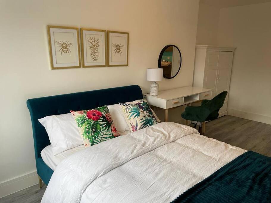 Stunning And Spacious 2Bed Flat In Central Woking Exterior photo