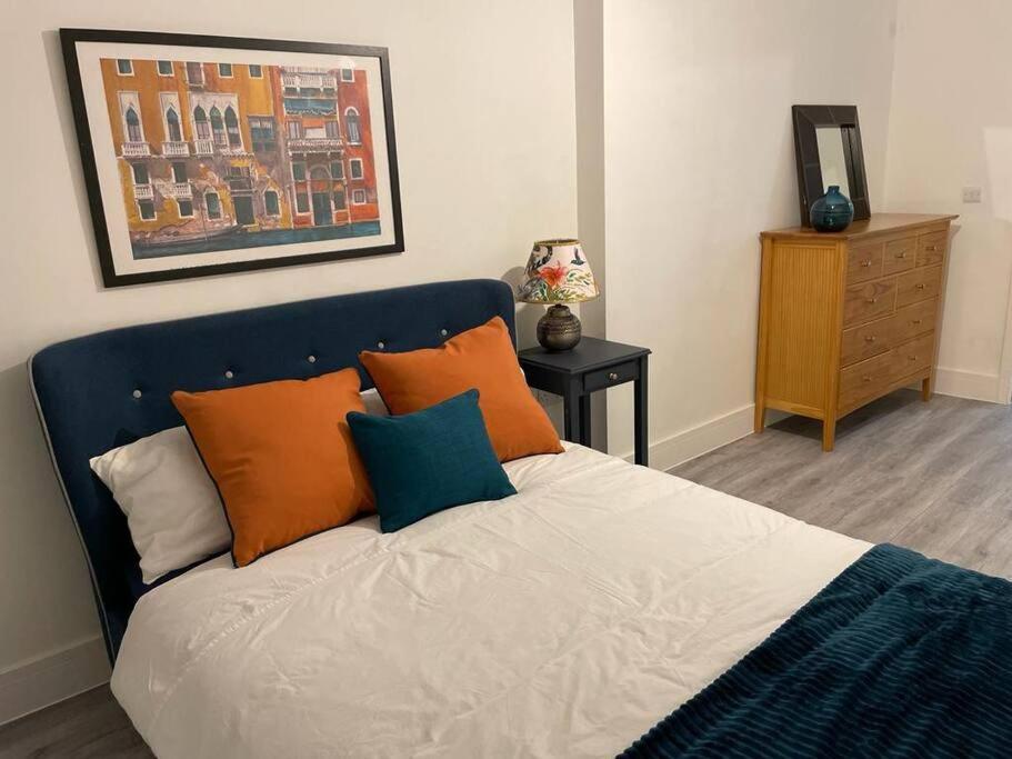 Stunning And Spacious 2Bed Flat In Central Woking Exterior photo