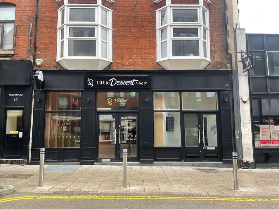 Stunning And Spacious 2Bed Flat In Central Woking Exterior photo