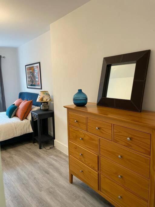 Stunning And Spacious 2Bed Flat In Central Woking Exterior photo