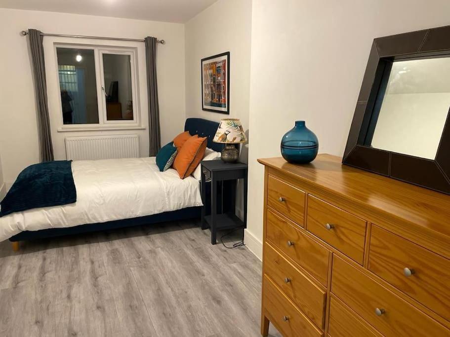 Stunning And Spacious 2Bed Flat In Central Woking Exterior photo